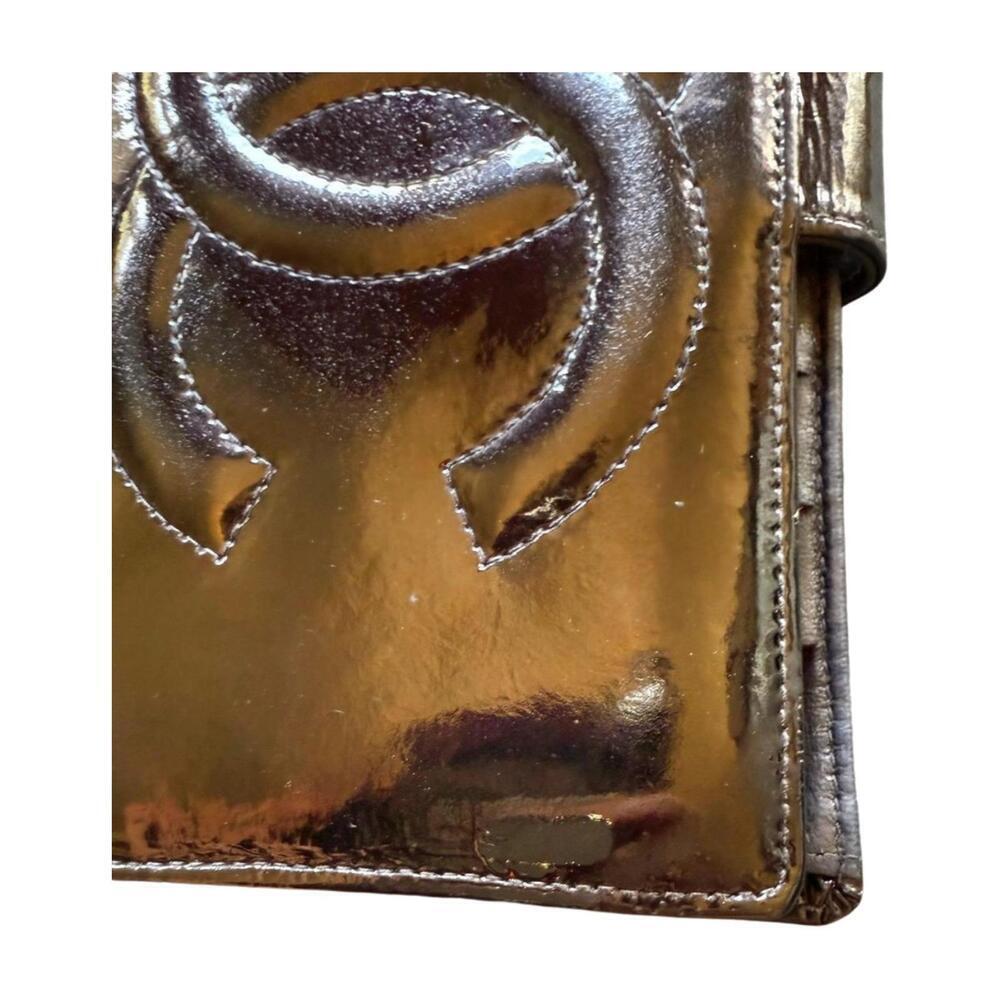 Chanel Women's Wallet in Black Patent Leather - Picture 5 of 6